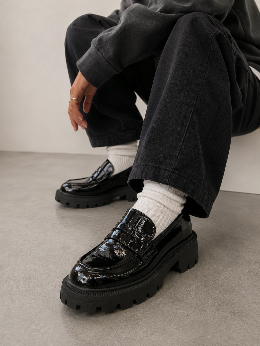 URBAN OUTFITTERS Women Black Chunky Platform Penny Loafers 10 Lug Emo Grunge NEW
